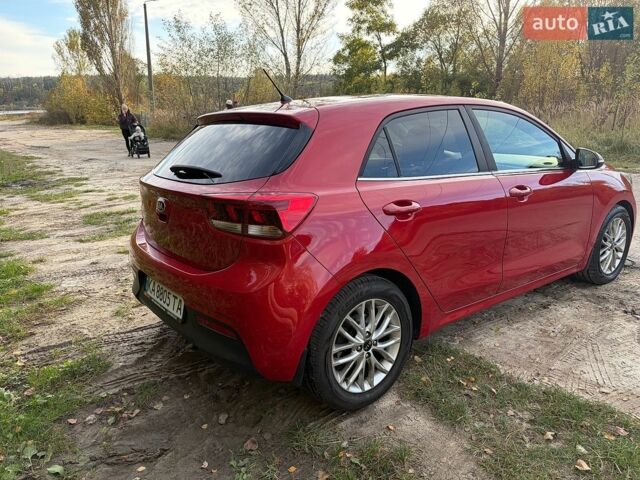 Красный Киа Рио, объемом двигателя 1.37 л и пробегом 100 тыс. км за 14500 $, фото 4 на Automoto.ua
