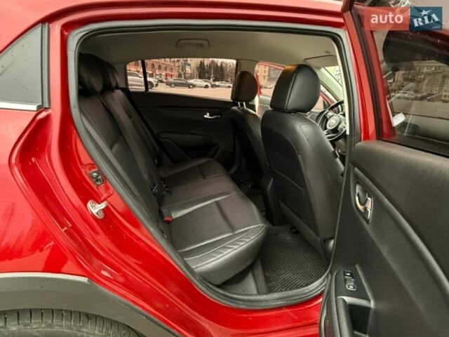 Красный Киа Рио, объемом двигателя 1.59 л и пробегом 79 тыс. км за 15000 $, фото 3 на Automoto.ua