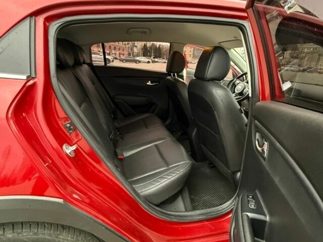 Червоний Кіа Ріо, об'ємом двигуна 1.59 л та пробігом 79 тис. км за 14500 $, фото 4 на Automoto.ua