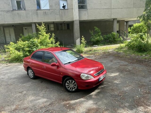 Красный Киа Рио, объемом двигателя 1.3 л и пробегом 300 тыс. км за 2200 $, фото 2 на Automoto.ua