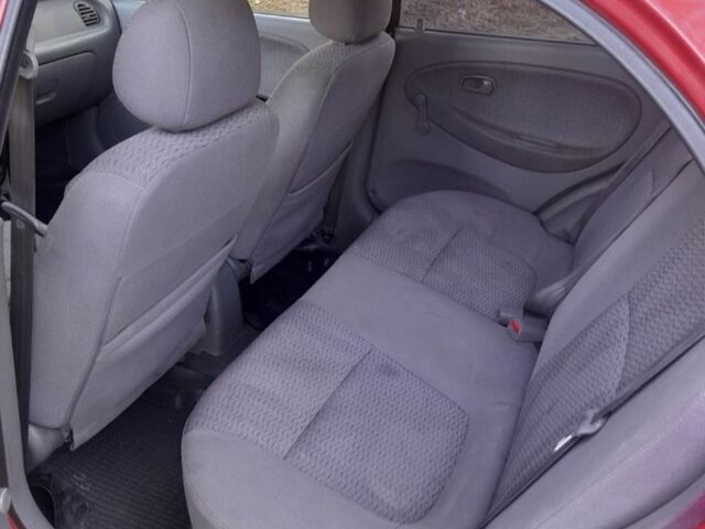 Червоний Кіа Ріо, об'ємом двигуна 1.3 л та пробігом 323 тис. км за 2200 $, фото 9 на Automoto.ua