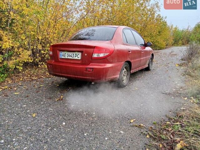 Красный Киа Рио, объемом двигателя 1.3 л и пробегом 40 тыс. км за 2000 $, фото 1 на Automoto.ua