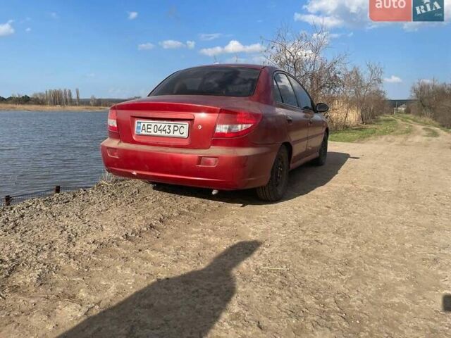 Красный Киа Рио, объемом двигателя 1.3 л и пробегом 40 тыс. км за 2000 $, фото 2 на Automoto.ua