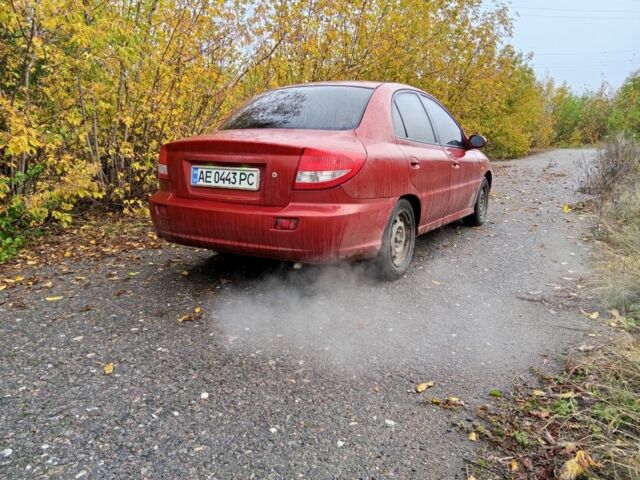 Красный Киа Рио, объемом двигателя 1.3 л и пробегом 40 тыс. км за 2000 $, фото 1 на Automoto.ua