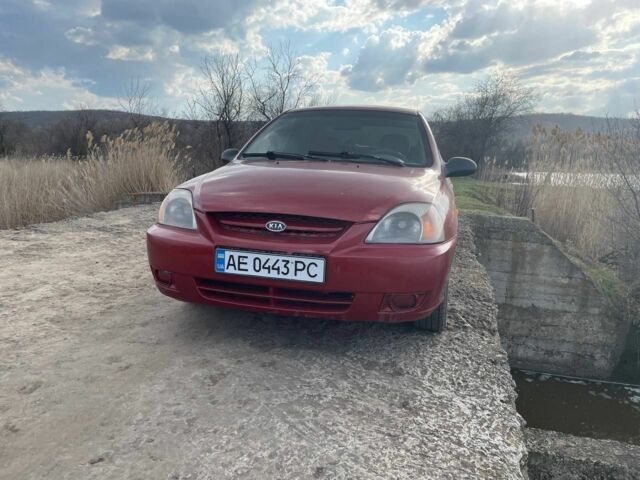 Красный Киа Рио, объемом двигателя 1.3 л и пробегом 40 тыс. км за 2000 $, фото 4 на Automoto.ua