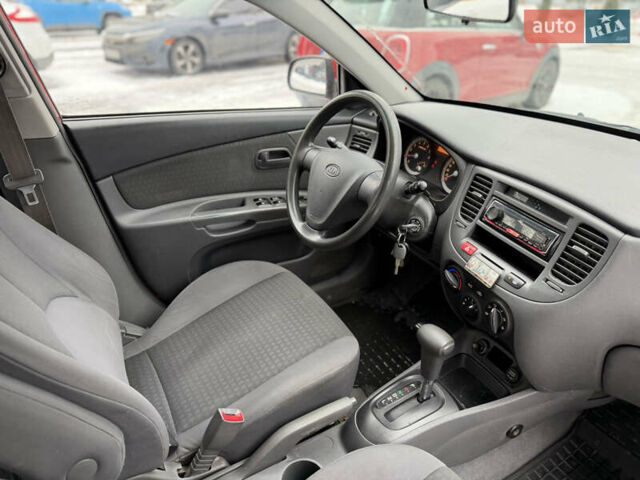 Красный Киа Рио, объемом двигателя 1.4 л и пробегом 244 тыс. км за 4950 $, фото 22 на Automoto.ua