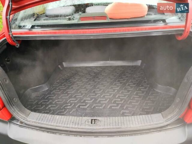 Красный Киа Рио, объемом двигателя 1.34 л и пробегом 243 тыс. км за 4500 $, фото 6 на Automoto.ua
