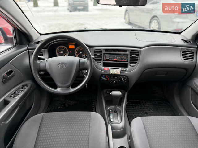 Красный Киа Рио, объемом двигателя 1.4 л и пробегом 244 тыс. км за 4950 $, фото 15 на Automoto.ua