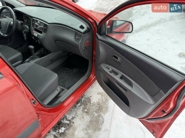 Красный Киа Рио, объемом двигателя 1.4 л и пробегом 244 тыс. км за 4950 $, фото 19 на Automoto.ua