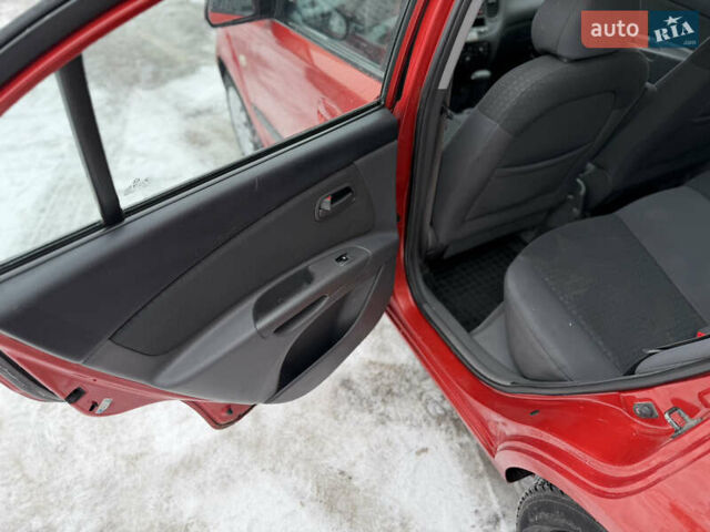 Красный Киа Рио, объемом двигателя 1.4 л и пробегом 244 тыс. км за 4950 $, фото 9 на Automoto.ua