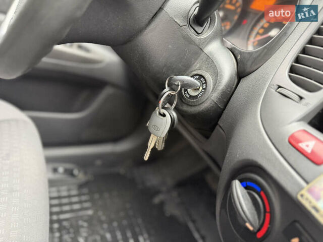 Красный Киа Рио, объемом двигателя 1.4 л и пробегом 244 тыс. км за 4950 $, фото 21 на Automoto.ua