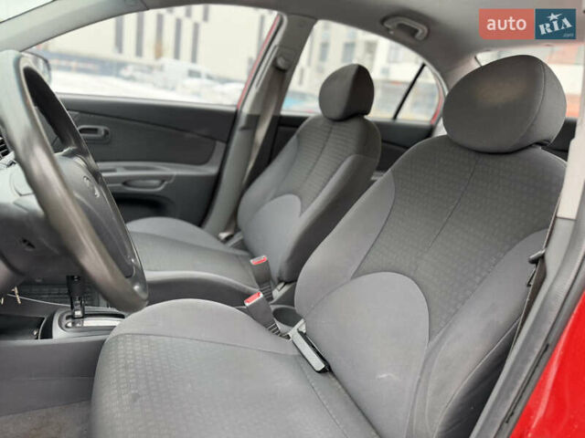 Красный Киа Рио, объемом двигателя 1.4 л и пробегом 244 тыс. км за 4950 $, фото 13 на Automoto.ua
