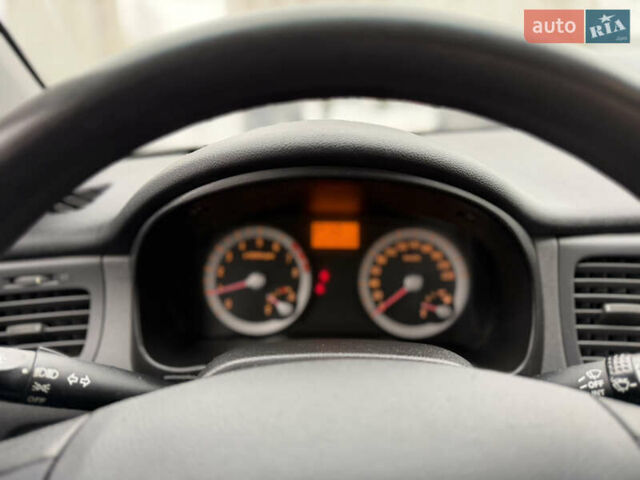 Красный Киа Рио, объемом двигателя 1.4 л и пробегом 244 тыс. км за 4950 $, фото 16 на Automoto.ua