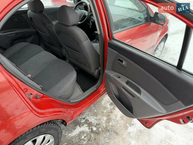 Красный Киа Рио, объемом двигателя 1.4 л и пробегом 244 тыс. км за 4950 $, фото 18 на Automoto.ua