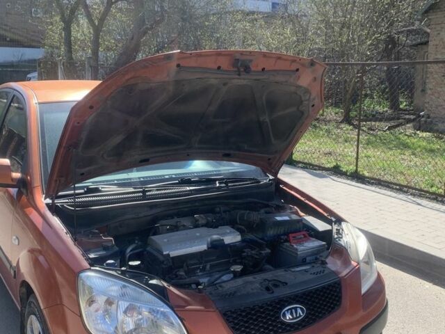 Красный Киа Рио, объемом двигателя 1.5 л и пробегом 377 тыс. км за 3500 $, фото 3 на Automoto.ua