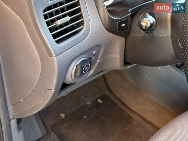 Красный Киа Рио, объемом двигателя 1.4 л и пробегом 272 тыс. км за 3999 $, фото 40 на Automoto.ua