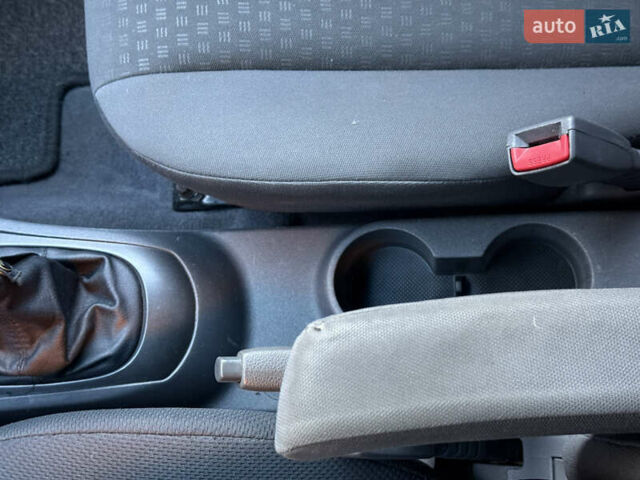 Красный Киа Рио, объемом двигателя 1.4 л и пробегом 272 тыс. км за 3999 $, фото 47 на Automoto.ua