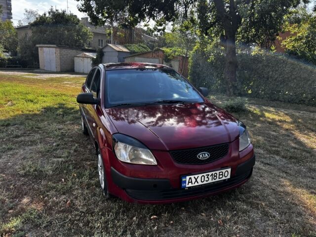 Красный Киа Рио, объемом двигателя 1.4 л и пробегом 255 тыс. км за 2806 $, фото 3 на Automoto.ua