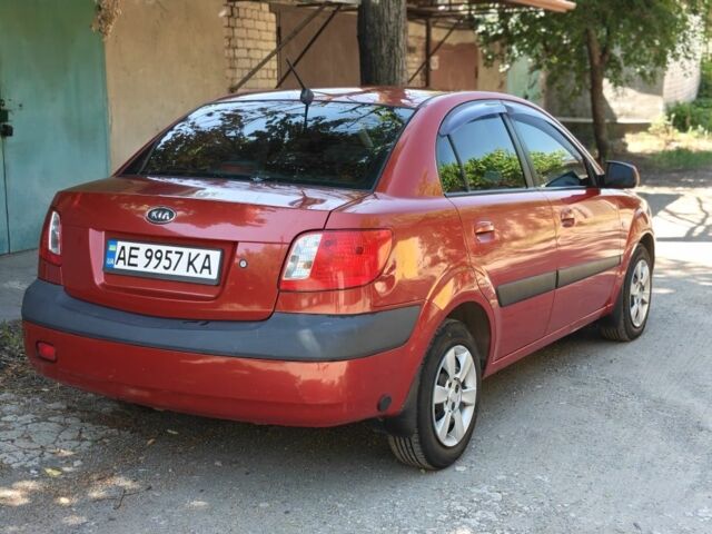 Красный Киа Рио, объемом двигателя 1.4 л и пробегом 215 тыс. км за 4625 $, фото 3 на Automoto.ua
