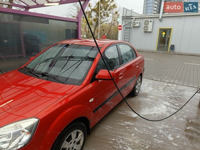 Красный Киа Рио, объемом двигателя 1.3 л и пробегом 230 тыс. км за 4500 $, фото 2 на Automoto.ua