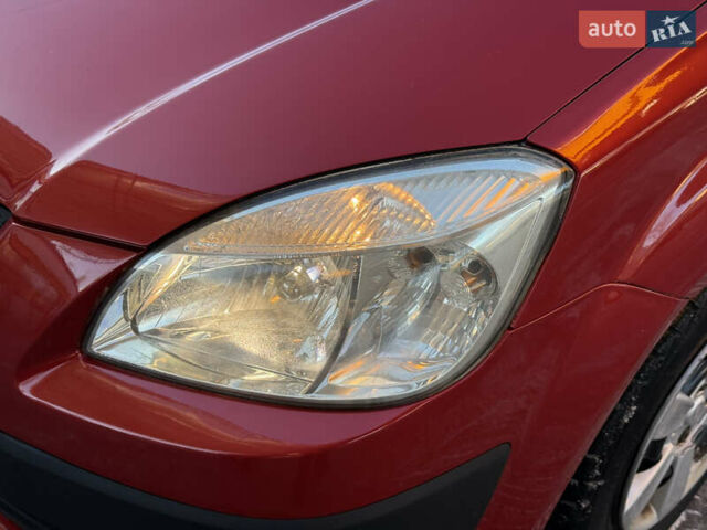 Красный Киа Рио, объемом двигателя 1.4 л и пробегом 272 тыс. км за 3999 $, фото 14 на Automoto.ua