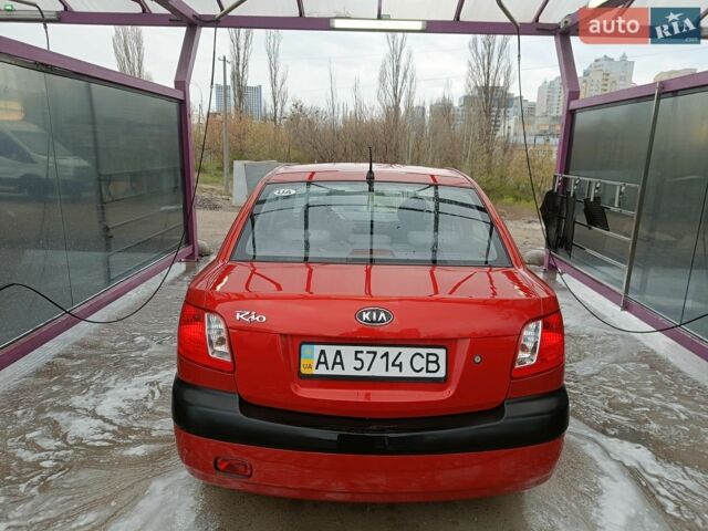 Красный Киа Рио, объемом двигателя 1.3 л и пробегом 230 тыс. км за 4500 $, фото 3 на Automoto.ua
