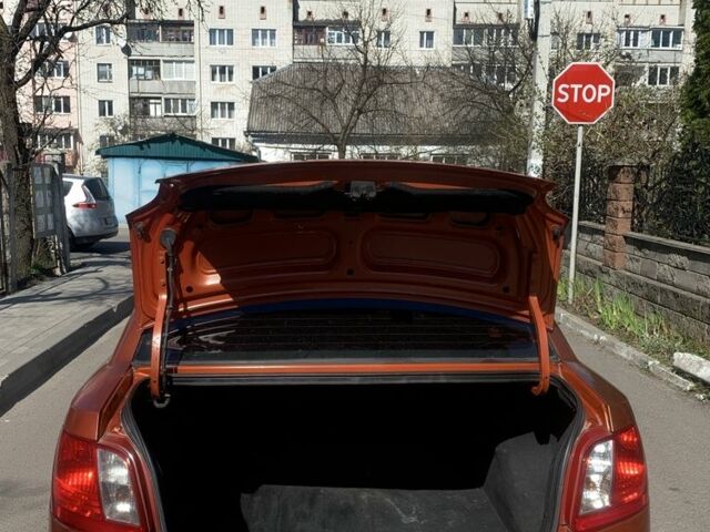 Красный Киа Рио, объемом двигателя 1.5 л и пробегом 377 тыс. км за 3500 $, фото 7 на Automoto.ua