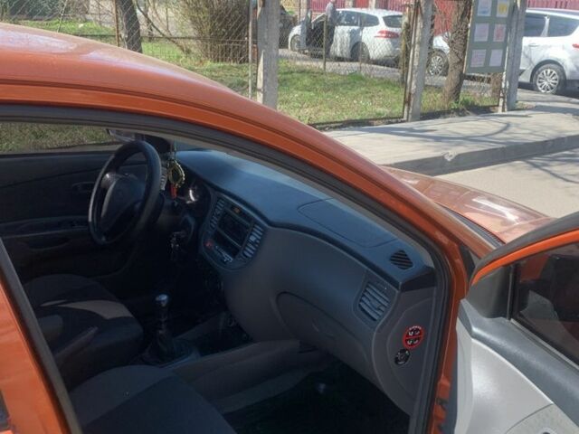 Красный Киа Рио, объемом двигателя 1.5 л и пробегом 377 тыс. км за 3500 $, фото 6 на Automoto.ua