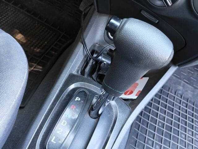 Красный Киа Рио, объемом двигателя 1.4 л и пробегом 215 тыс. км за 4625 $, фото 2 на Automoto.ua