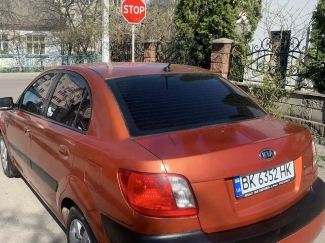 Красный Киа Рио, объемом двигателя 1.5 л и пробегом 377 тыс. км за 3500 $, фото 1 на Automoto.ua