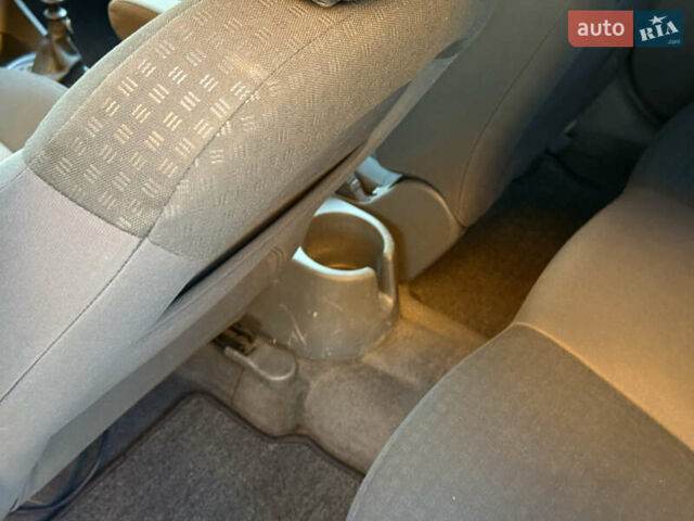 Красный Киа Рио, объемом двигателя 1.4 л и пробегом 272 тыс. км за 3999 $, фото 52 на Automoto.ua