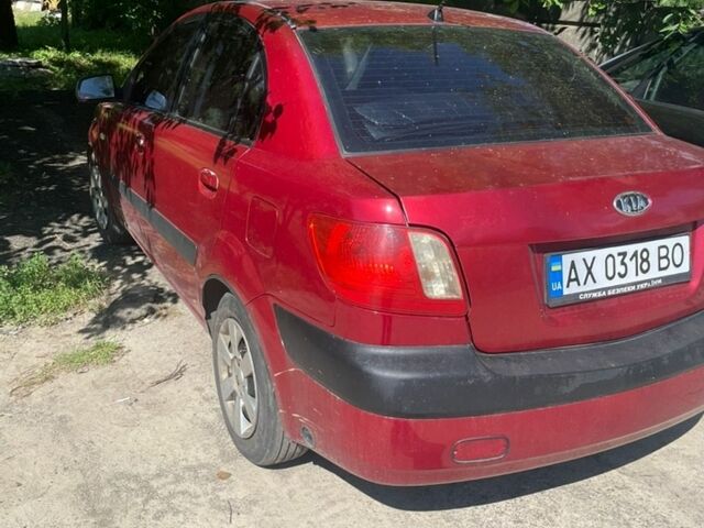 Красный Киа Рио, объемом двигателя 1.4 л и пробегом 249 тыс. км за 2600 $, фото 2 на Automoto.ua