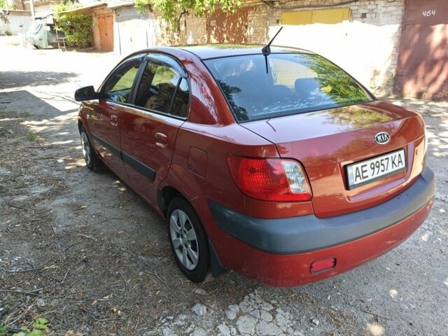 Красный Киа Рио, объемом двигателя 1.4 л и пробегом 215 тыс. км за 4625 $, фото 7 на Automoto.ua