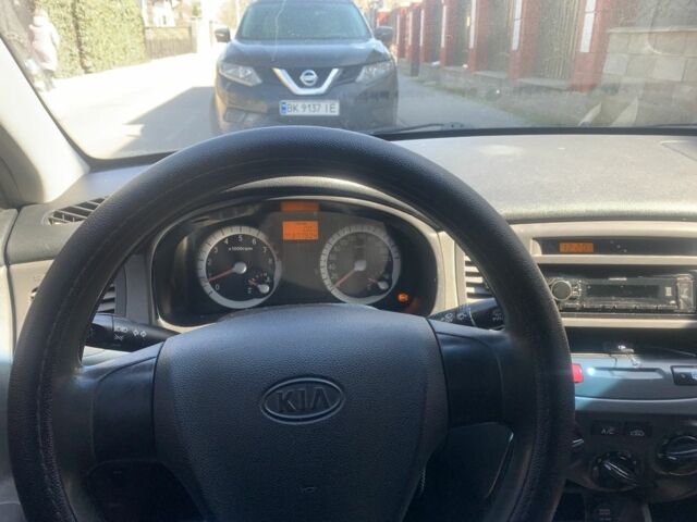 Красный Киа Рио, объемом двигателя 1.5 л и пробегом 377 тыс. км за 3500 $, фото 15 на Automoto.ua