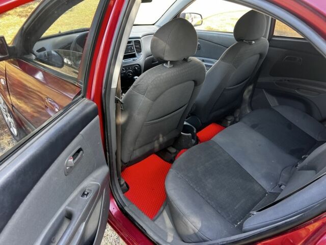 Красный Киа Рио, объемом двигателя 1.4 л и пробегом 255 тыс. км за 2806 $, фото 7 на Automoto.ua