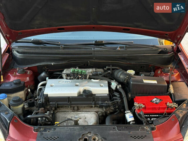 Красный Киа Рио, объемом двигателя 1.4 л и пробегом 272 тыс. км за 3999 $, фото 10 на Automoto.ua