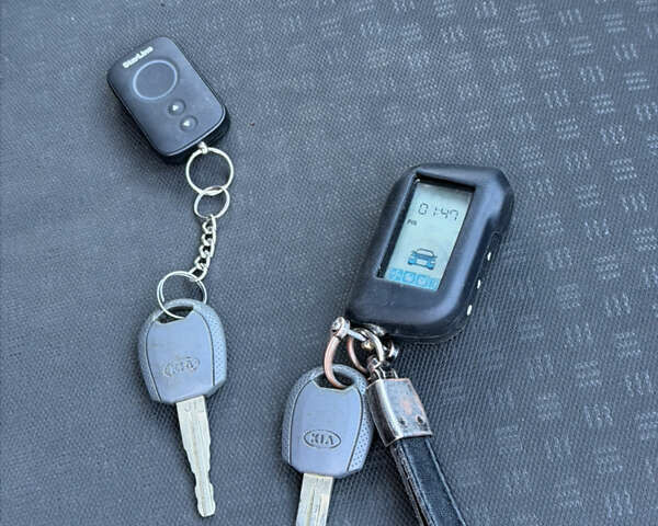 Червоний Кіа Ріо, об'ємом двигуна 1.4 л та пробігом 154 тис. км за 4200 $, фото 16 на Automoto.ua