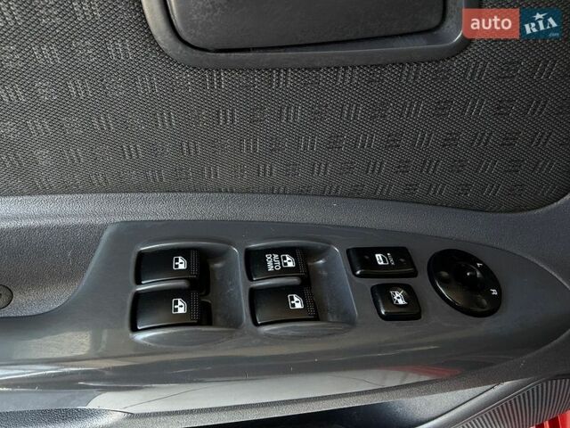Красный Киа Рио, объемом двигателя 1.4 л и пробегом 190 тыс. км за 4800 $, фото 16 на Automoto.ua