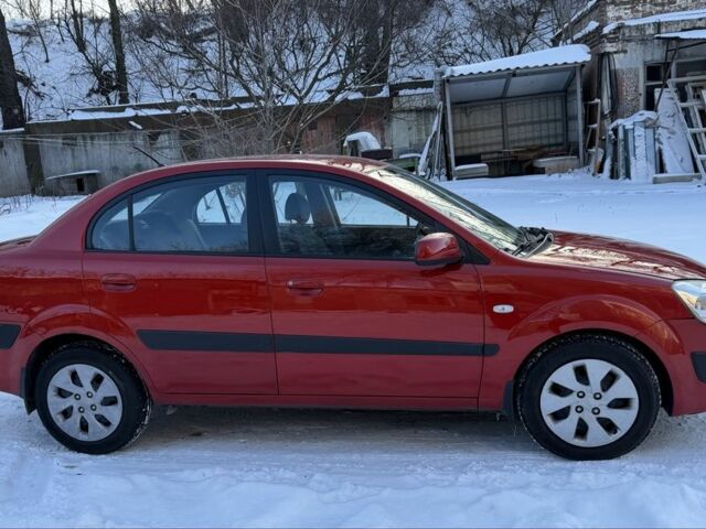 Червоний Кіа Ріо, об'ємом двигуна 1.4 л та пробігом 154 тис. км за 3950 $, фото 3 на Automoto.ua