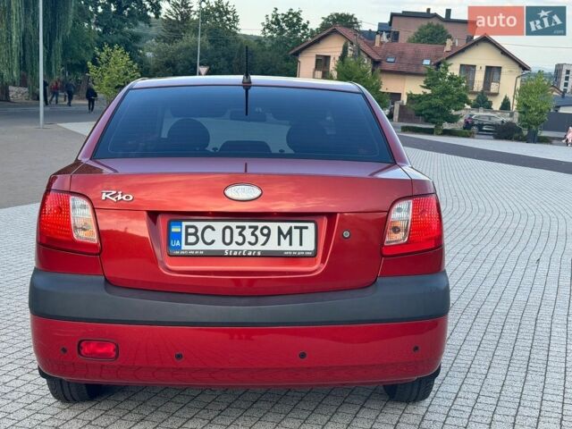 Червоний Кіа Ріо, об'ємом двигуна 1.4 л та пробігом 69 тис. км за 6400 $, фото 3 на Automoto.ua