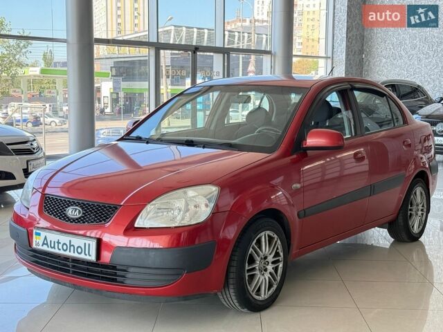 Красный Киа Рио, объемом двигателя 1.4 л и пробегом 190 тыс. км за 4490 $, фото 2 на Automoto.ua