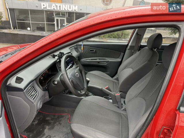 Червоний Кіа Ріо, об'ємом двигуна 1.4 л та пробігом 154 тис. км за 3600 $, фото 10 на Automoto.ua