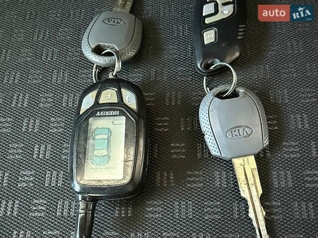Красный Киа Рио, объемом двигателя 1.4 л и пробегом 190 тыс. км за 4800 $, фото 19 на Automoto.ua