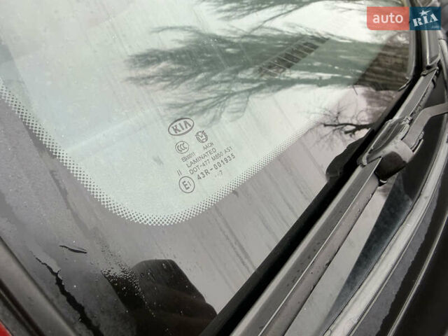 Червоний Кіа Ріо, об'ємом двигуна 1.4 л та пробігом 154 тис. км за 3600 $, фото 16 на Automoto.ua