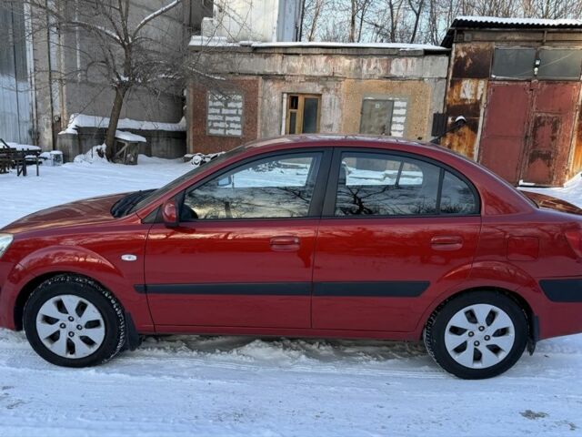 Червоний Кіа Ріо, об'ємом двигуна 1.4 л та пробігом 154 тис. км за 3950 $, фото 6 на Automoto.ua