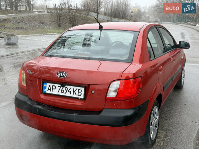 Червоний Кіа Ріо, об'ємом двигуна 1.4 л та пробігом 154 тис. км за 3600 $, фото 5 на Automoto.ua