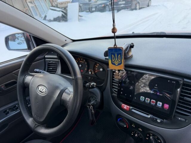 Червоний Кіа Ріо, об'ємом двигуна 1.4 л та пробігом 154 тис. км за 3950 $, фото 8 на Automoto.ua