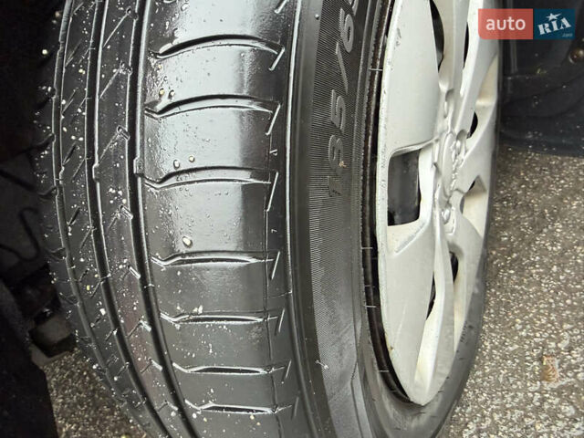 Червоний Кіа Ріо, об'ємом двигуна 1.4 л та пробігом 154 тис. км за 3600 $, фото 14 на Automoto.ua