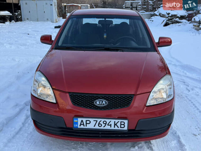 Червоний Кіа Ріо, об'ємом двигуна 1.4 л та пробігом 154 тис. км за 4200 $, фото 1 на Automoto.ua