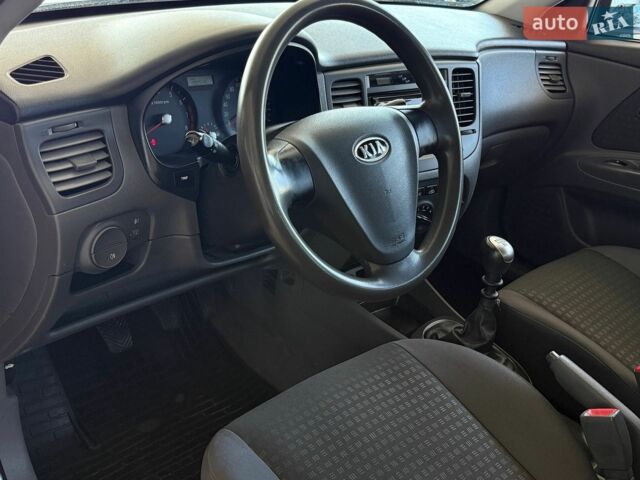 Красный Киа Рио, объемом двигателя 1.4 л и пробегом 190 тыс. км за 4490 $, фото 8 на Automoto.ua